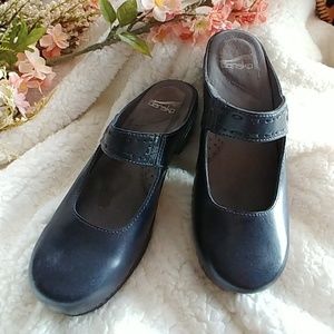 NWOT Dansko clogs